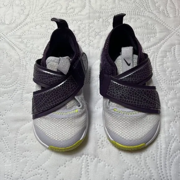 Nike Flex Advance Flyease Sneakers Size 6