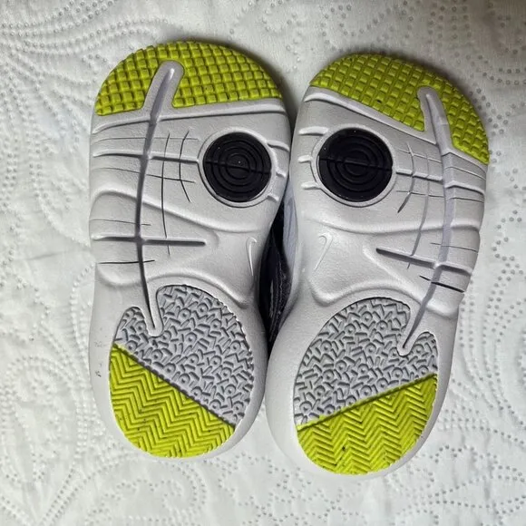 Nike Flex Advance Flyease Sneakers Size 6