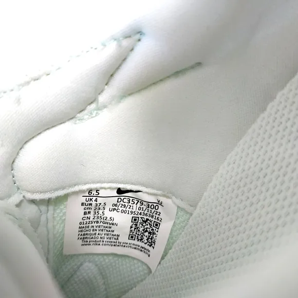 Nike Fontanka Waffle Sneakers, Size 6.5| EUR 37.5‎