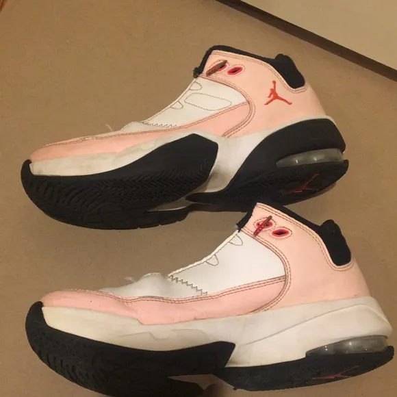 Nike Jordan Max Aura 3 Atmosphere White Pink shoes/Sneakers DA8021-102 Size 4.5
