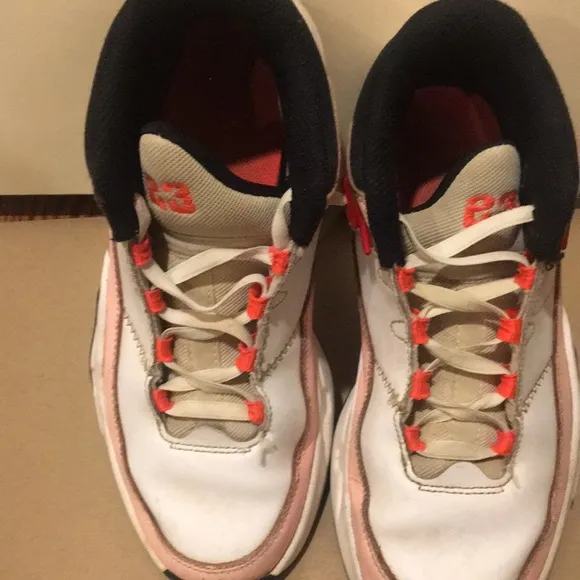 Nike Jordan Max Aura 3 Atmosphere White Pink shoes/Sneakers DA8021-102 Size 4.5