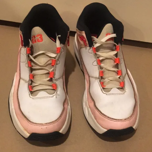 Nike Jordan Max Aura 3 Atmosphere White Pink shoes/Sneakers DA8021-102 Size 4.5