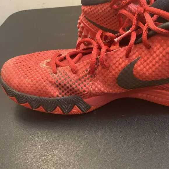 Nike Kyrie 1 Deceptive Red Black Yellow Size 9.5 Sneakers‎ Shoes 705277-606