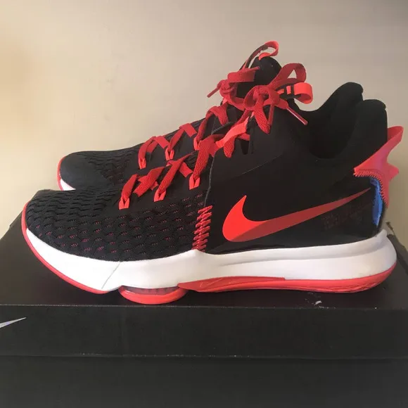 Nike LeBron Witness 5 &quot;Black&quot; Unisex Basketball Shoe, M 11.5 / W 13