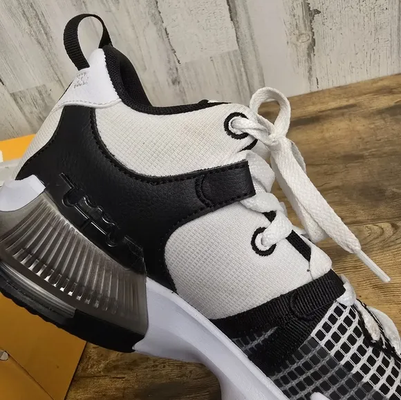 Nike LeBron witness VII kids black and white sneakers size 7Y DQ8650 100