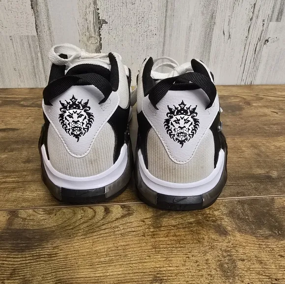 Nike LeBron witness VII kids black and white sneakers size 7Y DQ8650 100