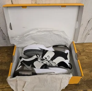 Nike LeBron witness VII kids black and white sneakers size 7Y DQ8650 100