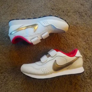 Nike MD Valiant (PS) Little Kids' Shoes White Summit Black CN8559-105 BRAND NEW