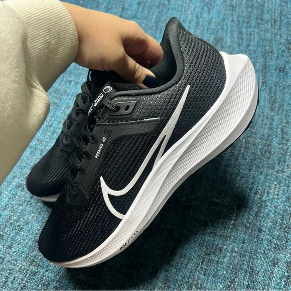 Nike Pegasus 40 Running Shoes in Black White
