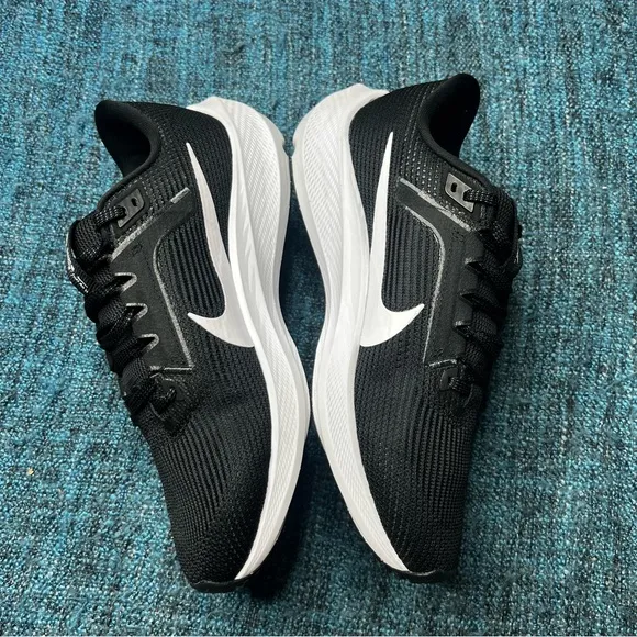 Nike Pegasus 40 Running Shoes in Black White