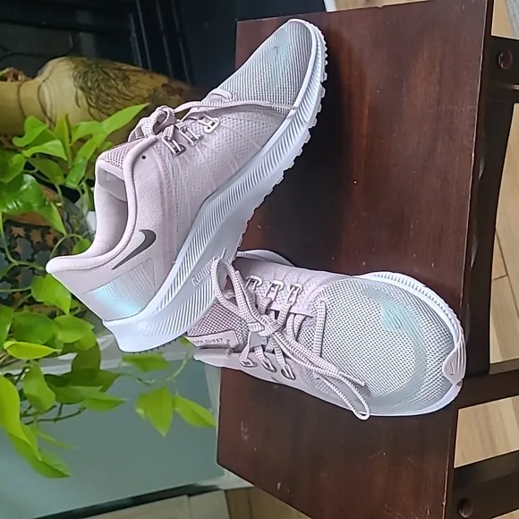 Nike Quest 4 Premium DA8723-002 Women's Pink/Gray Running Shoes Size 10