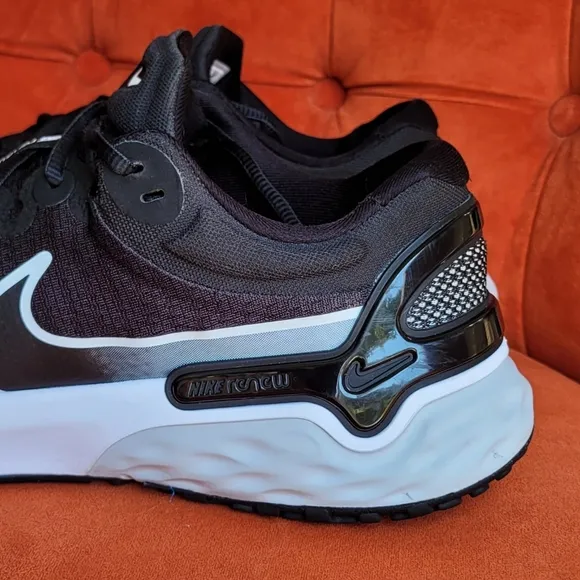 Nike Renew Run 3 Men's Road Running Shoes Black/White/Platinum DC9413-001