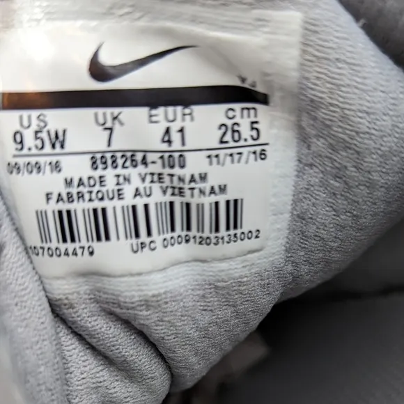 Nike Revolution 3 FlyEase white Running Shoes women's Size 9.5W   great conditio