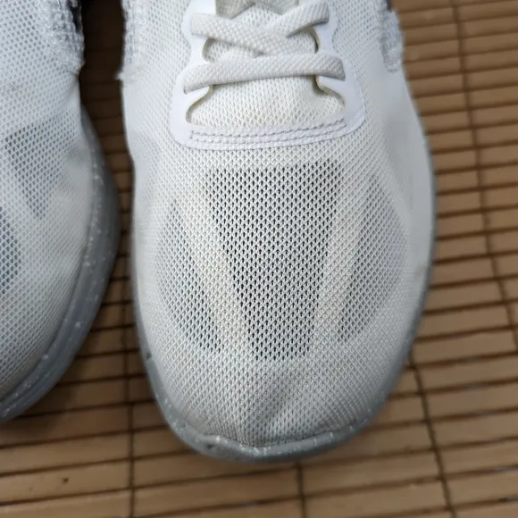 Nike Revolution 3 FlyEase white Running Shoes women's Size 9.5W   great conditio