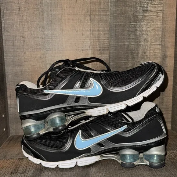 NIKE SHOX EXPERIENCE 2 sneakers—size 7.5