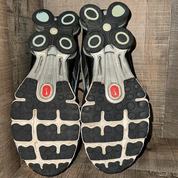 NIKE SHOX EXPERIENCE 2 sneakers—size 7.5