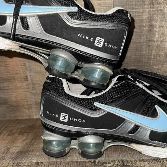 NIKE SHOX EXPERIENCE 2 sneakers—size 7.5