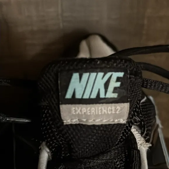 NIKE SHOX EXPERIENCE 2 sneakers—size 7.5