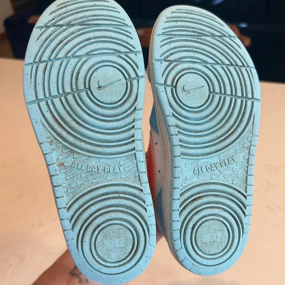 Nike sneakers - size youth 1