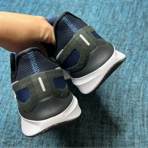 Nike Structure 25 Running Shoes in Midnight Navy White Black Pure Platinum