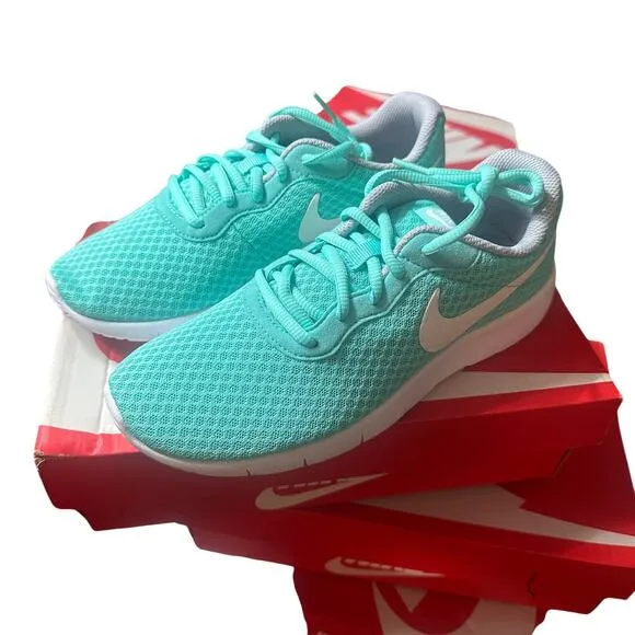 Nike tanjun shoes