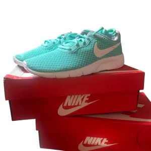 Nike tanjun shoes