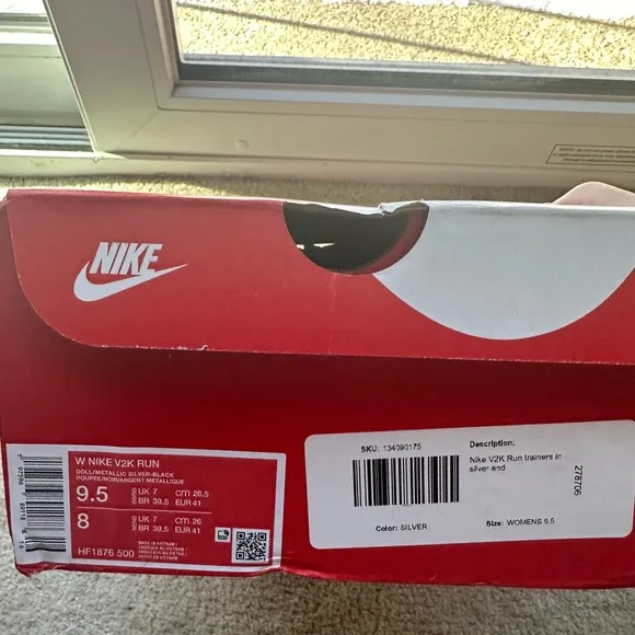 Nike V2 K run sneakers in silver and grape, size 9.5, NIB