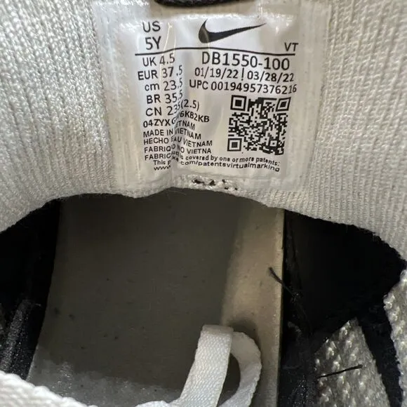 Nike VaporMax 2021 Flyknit Womens Size 6.5 Running Shoes Sneakers Gray Black