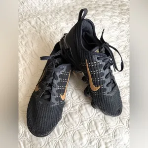 NIKE VAPORMAX FLYKNIT 3 GS Black/Gold Sneakers FK AIR BQ5238-004 Youth 5.5 Y5.5