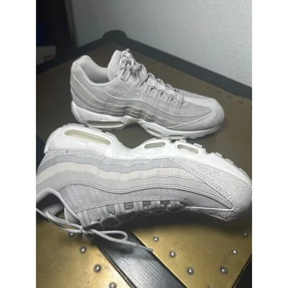 Nike Womens Air Max 95 SE Sneakers Tennis Shoes Leather Workout Walking Grey 8.5