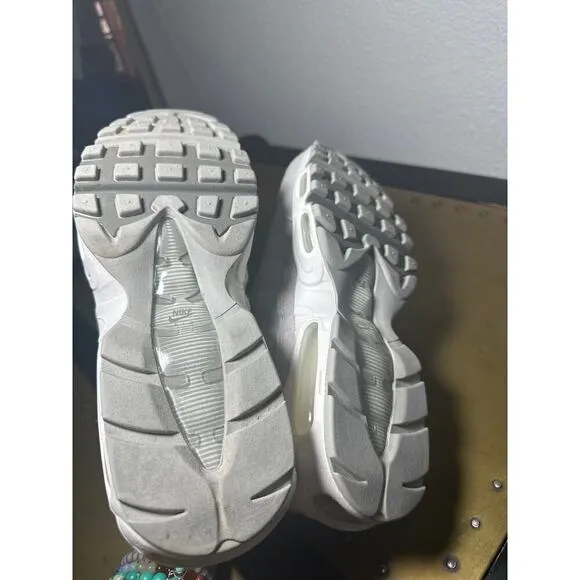 Nike Womens Air Max 95 SE Sneakers Tennis Shoes Leather Workout Walking Grey 8.5