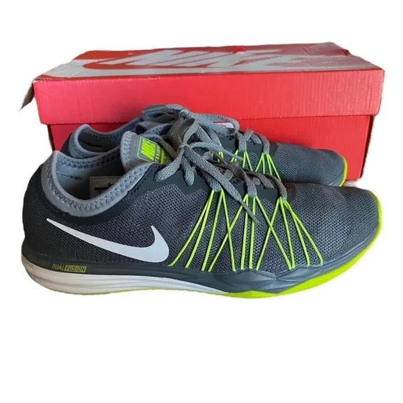 Nike Women's Dual Fusion TR Hit Running Shoes