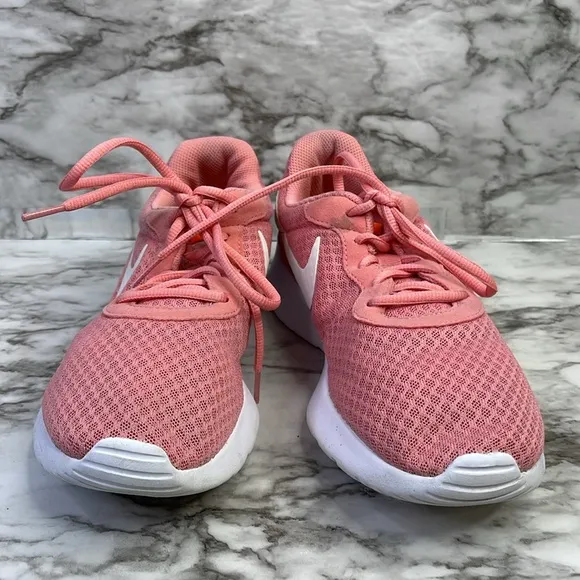 Nike Womens Tanjun Pink white Running Shoes Sneakers Size 9.5