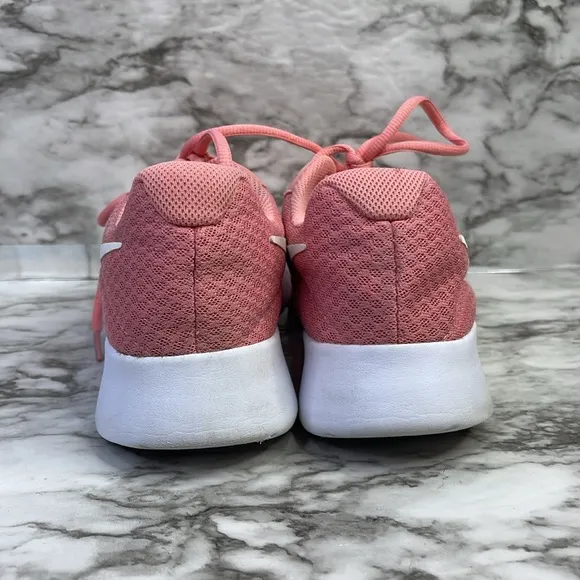 Nike Womens Tanjun Pink white Running Shoes Sneakers Size 9.5