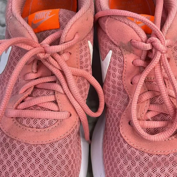 Nike Womens Tanjun Pink white Running Shoes Sneakers Size 9.5