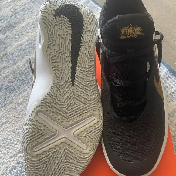 Nike Youth Black and Gold Sneakers 7Y