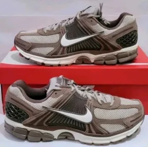 Nike Zoom Vomero 5 Running Sneaker Shoes Men’s Size 13‎