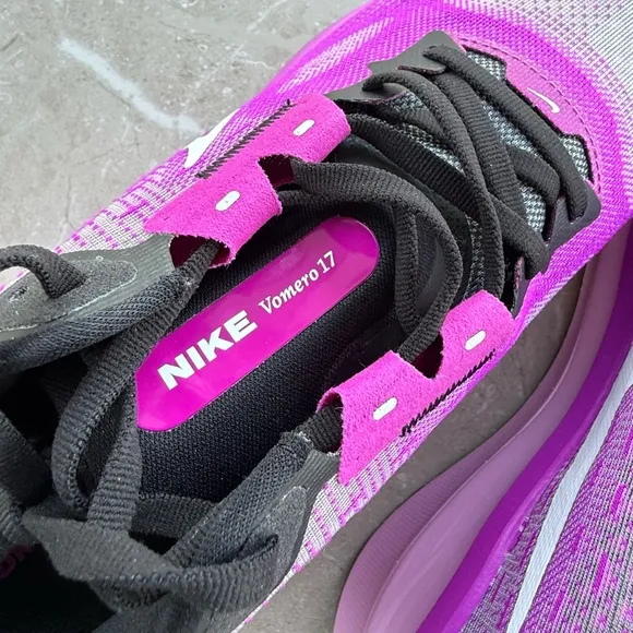 Nike ZoomX Vomero 17 Running Shoes Mens SZ 9.5 Hyper Violet Black FB1309-500