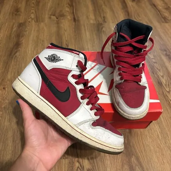 NIKE air jordan 1 retro carmine mid top shoes sneakers size 4.5Y