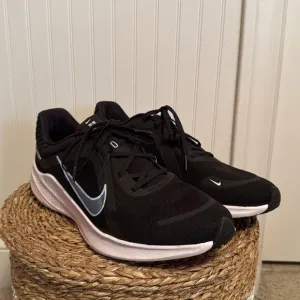 Nike Men's Quest 5 Road Running Shoe - 13 - Great Condition
