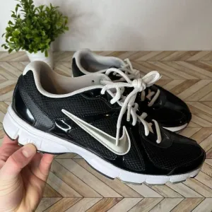 Nike | women black athletic sneakers air