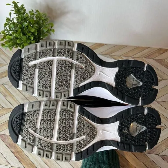 Nike | women black athletic sneakers air