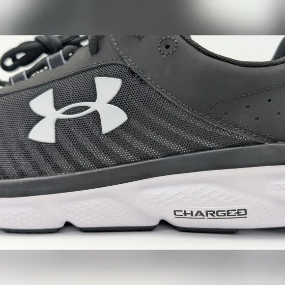 NWOB Under Armour Mens's Charged Assert 8 4E Black Running Shoe Size 13