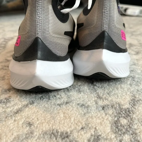NWOT Nike Zoom Running Shoes Mens 15