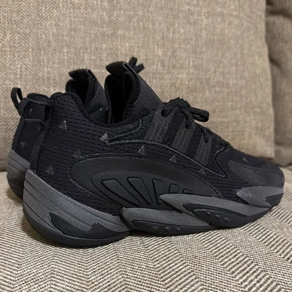NWT Adidas Crazy BYW 2.0 Basketball Triple Black Sneakers/Shoes GX0043 Size 7