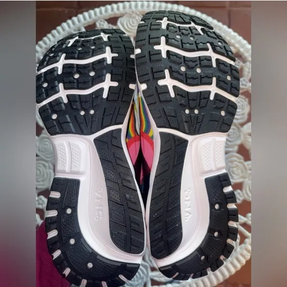 NWT brooks Womens Road-running Shoes Size 12.5