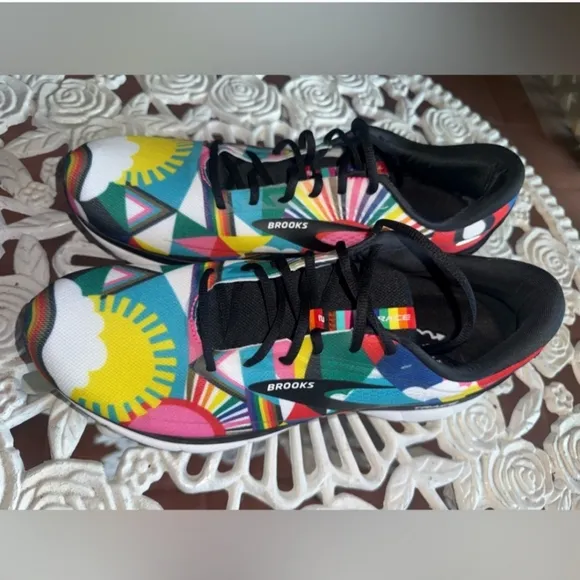 NWT brooks Womens Road-running Shoes Size 12.5
