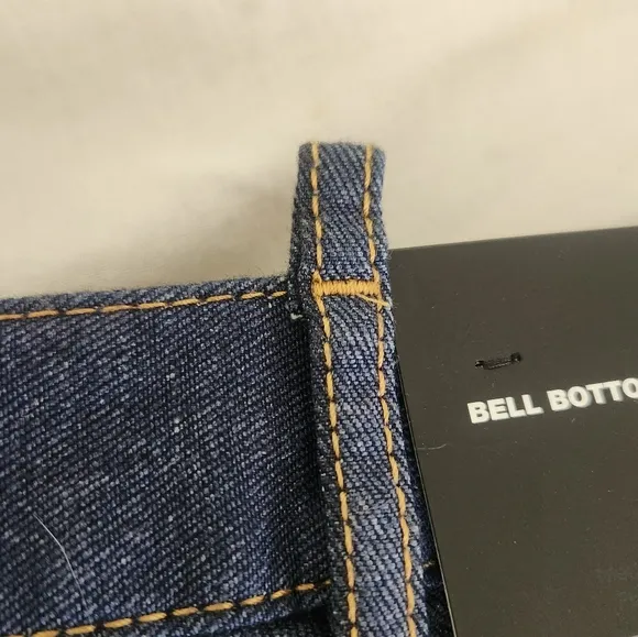 NWT DSquared2 Bell Bottom Patch Crop Jeans Blue Size 36