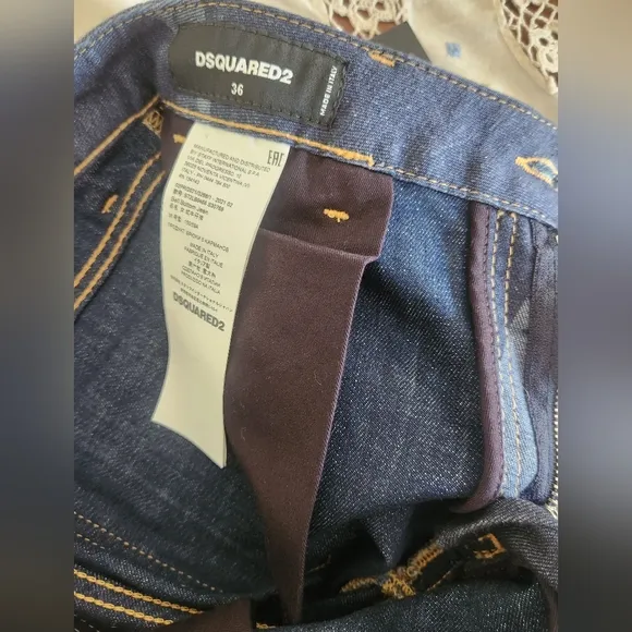 NWT DSquared2 Bell Bottom Patch Crop Jeans Blue Size 36
