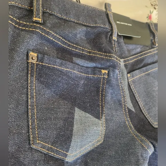 NWT DSquared2 Bell Bottom Patch Crop Jeans Blue Size 36